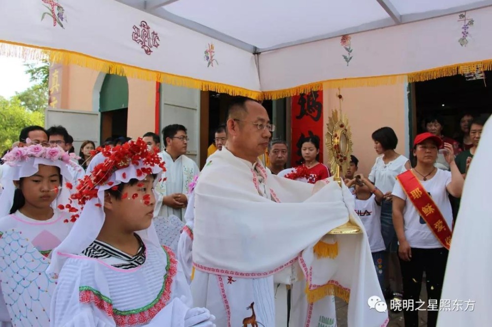 李连贵主教在河间行石村隆重庆祝基督圣体圣血节