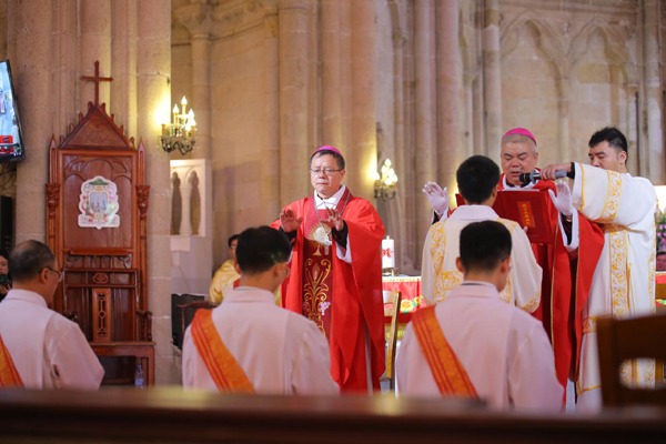 广东:广州教区隆重举行晋铎典礼