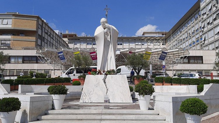 圣心大学医学院院长对人的尊重先于卓越科技