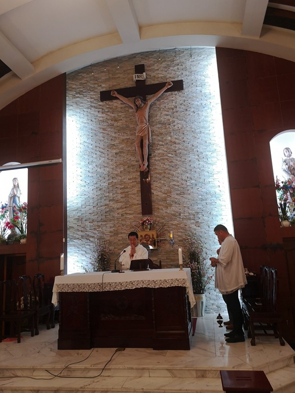 江苏:苏州市同里耶稣圣心堂举行本堂瞻礼