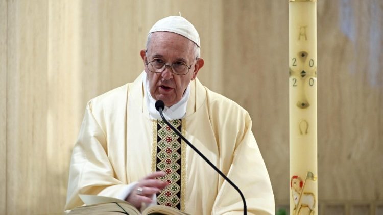 教宗在弥撒开始前再次念及欧洲,他说:今天是锡耶纳的圣女加大利纳的