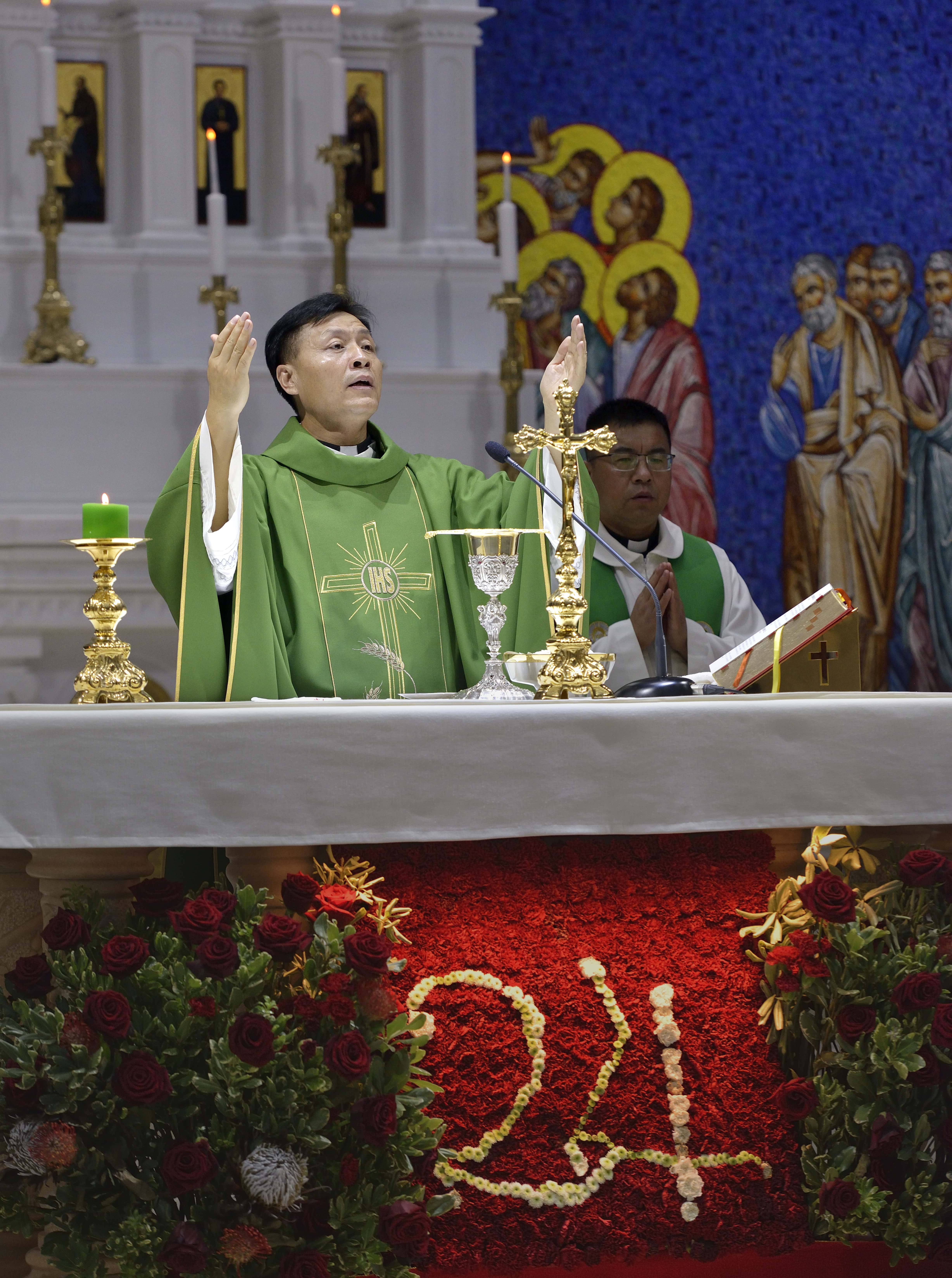 弥撒讲道牧者基督以十字架为直径画出了最大的同心圆