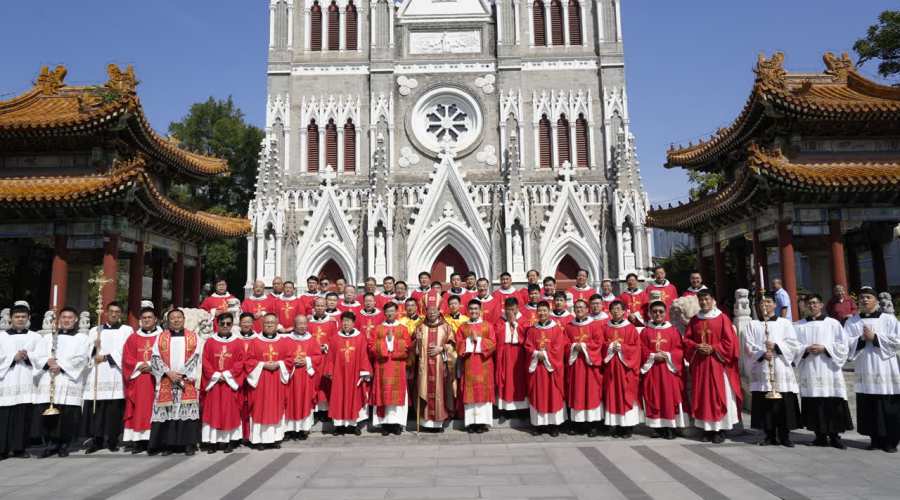 北京教区 | 李山主教为林亿波、李帅举行执事圣秩授予礼
