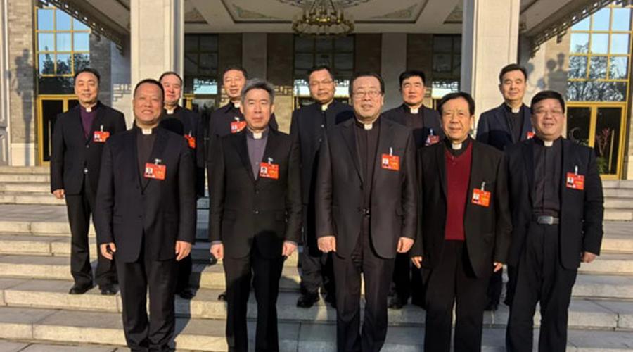 中国天主教界代表人士参加全国政协十四届二次会议
