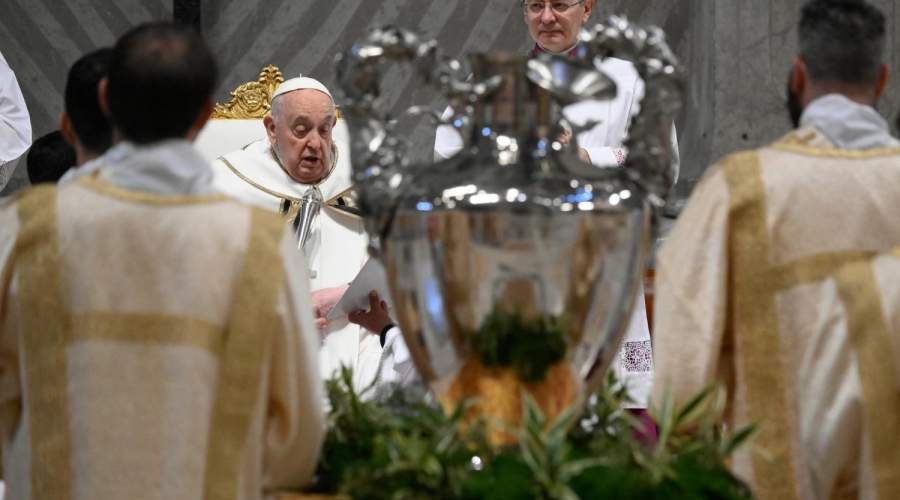 教宗主持祝圣圣油弥撒：痛悔的泪水穿透坚硬如石的心